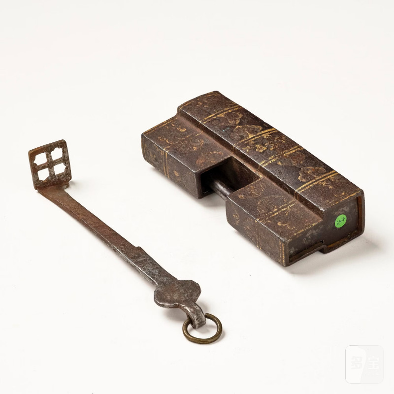A large iron, - 图4